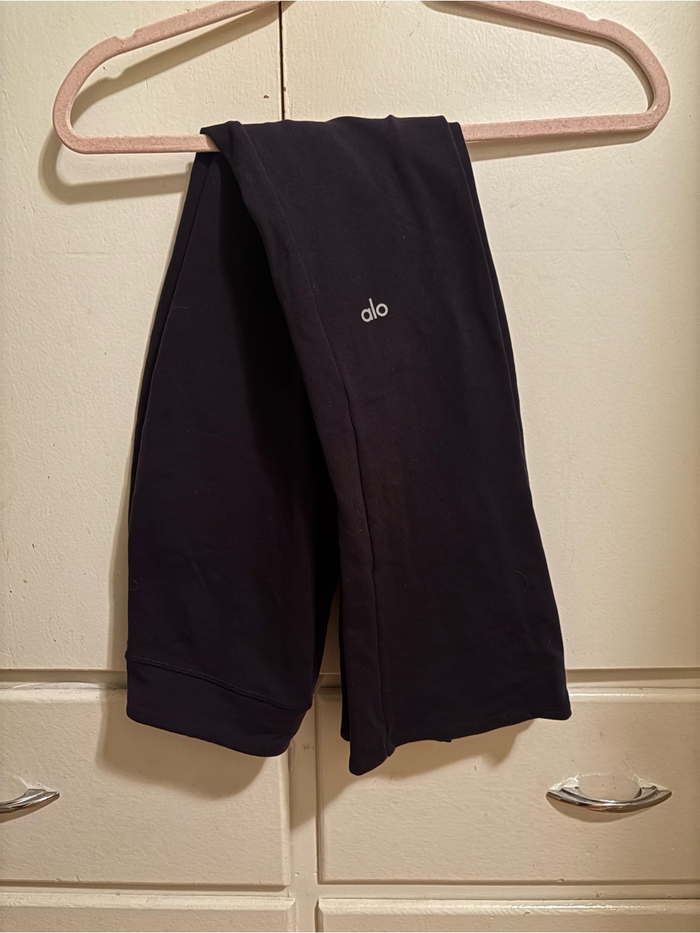 Alo Yoga woman’s Airbrush High-Waist Flutter Legging.